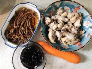 茶树菇胡萝卜烧鸡的做法 步骤2