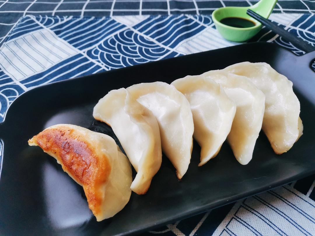 上海味道的鲜肉锅贴