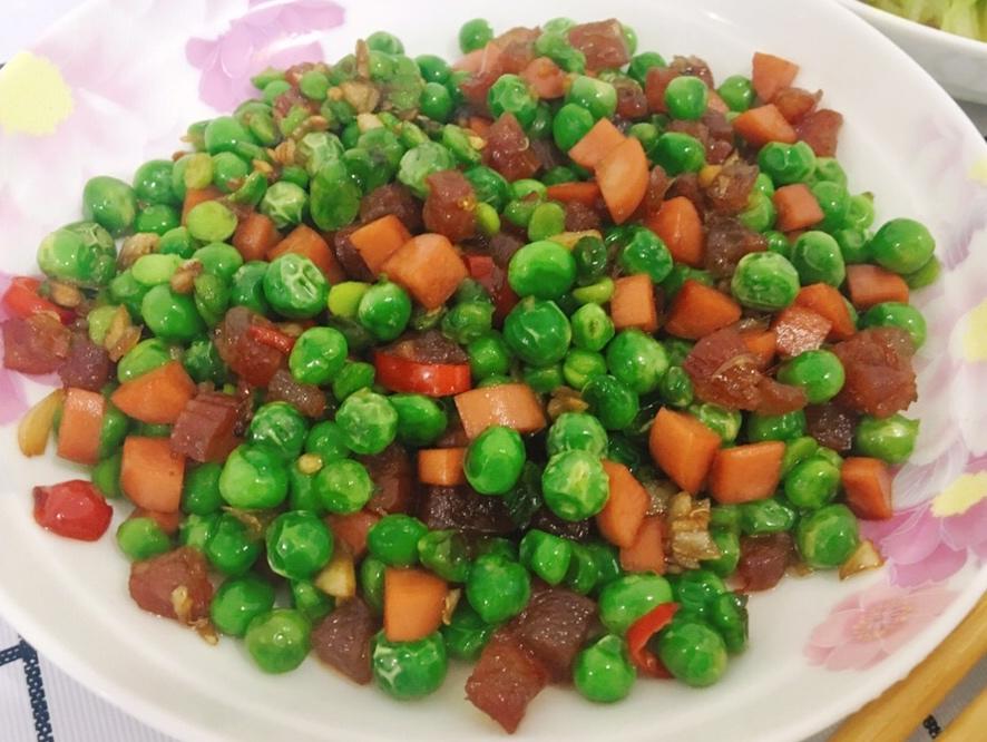新鲜豌豆炒香肠