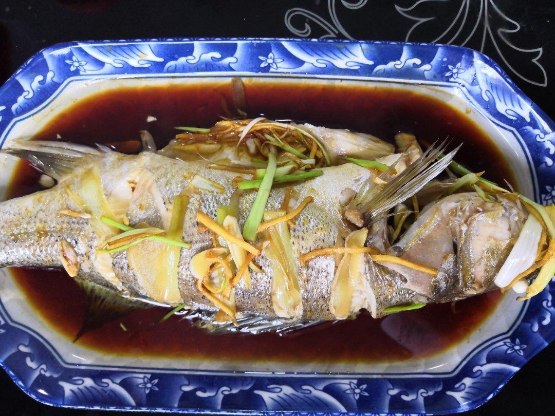 清蒸鲈鱼（家常做法）