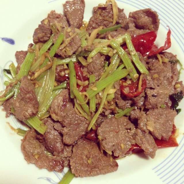 芹菜炒牛肉