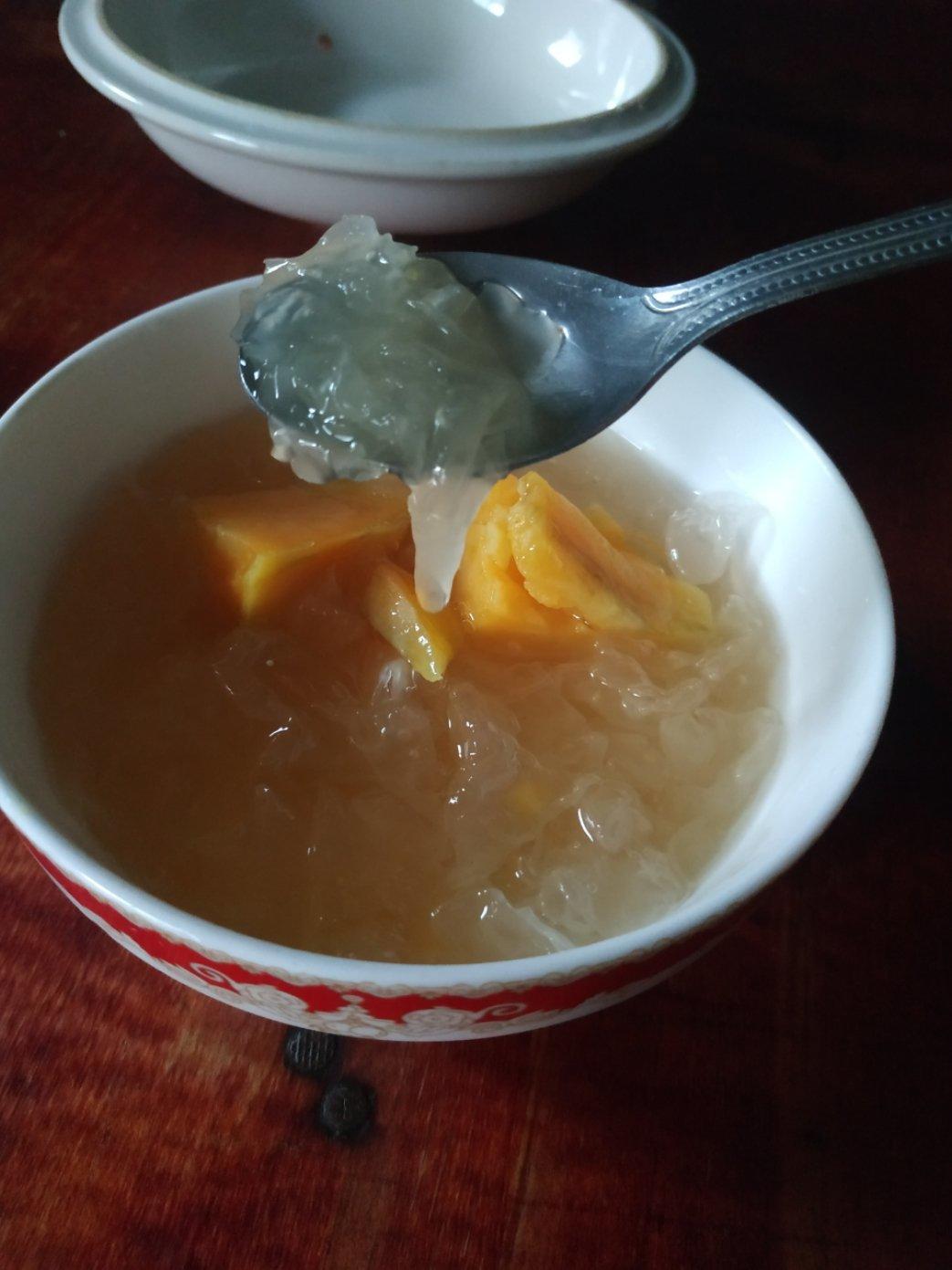 银耳桃胶糖水