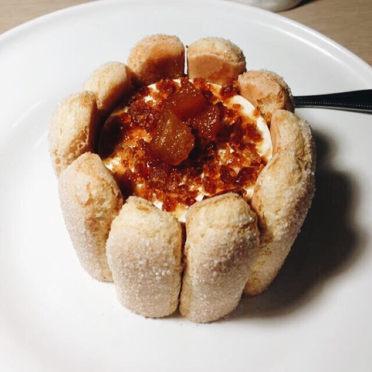 焦糖洋梨夏洛特