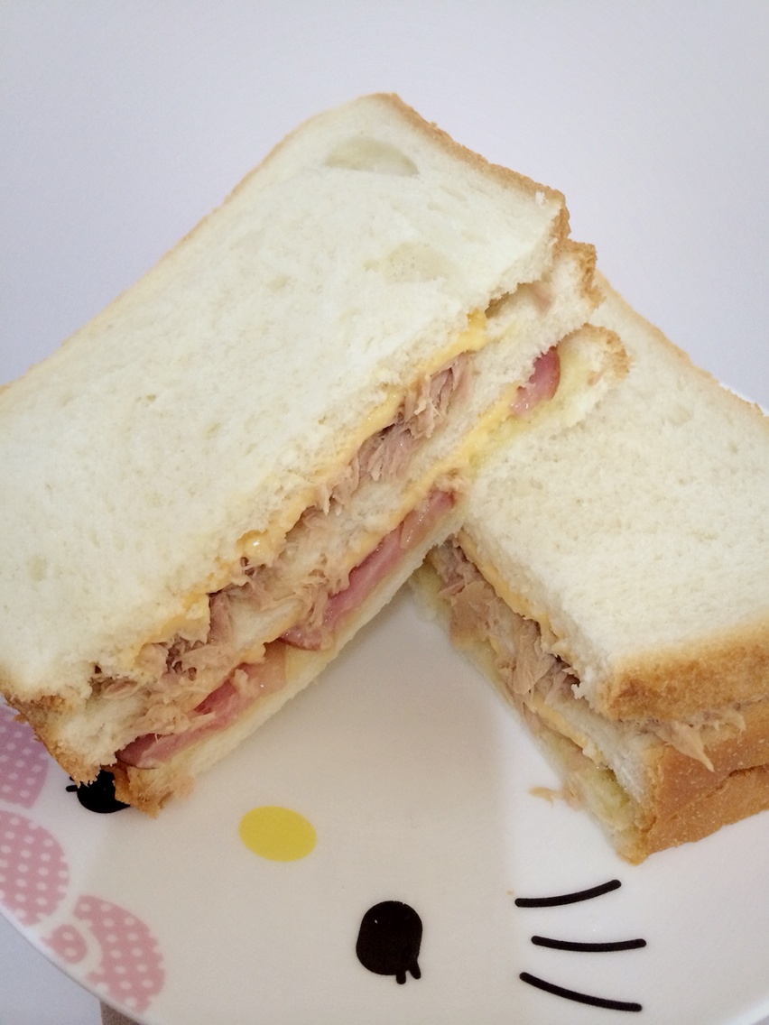 吞拿鱼火腿三明治的做法 步骤8