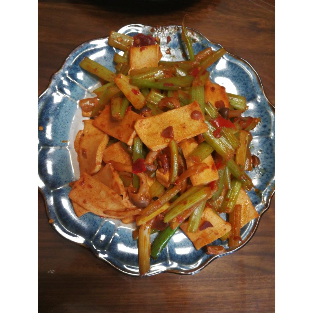 千页豆腐炒芹菜