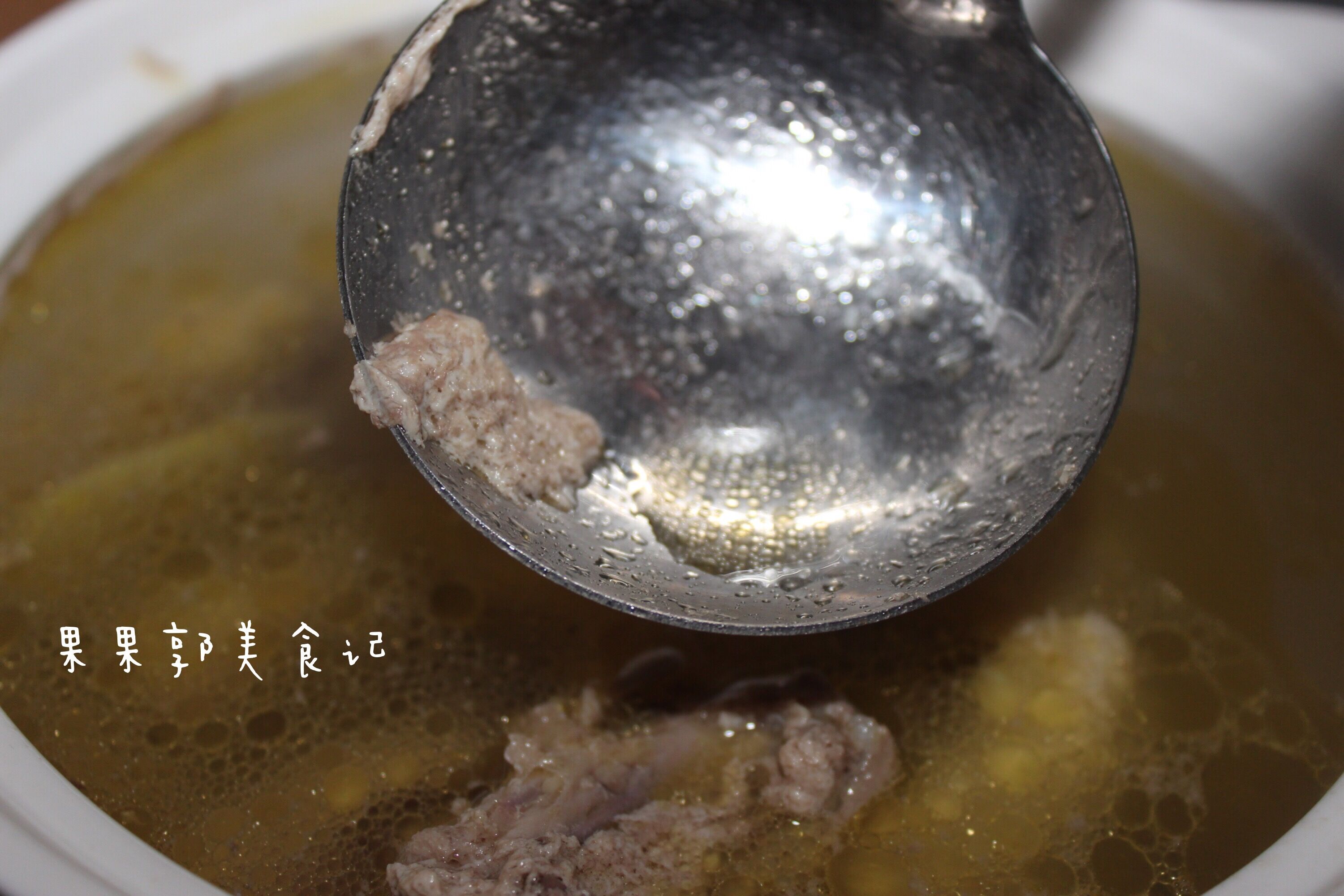 红菌鸡汤——最漂亮的汤的做法 步骤7