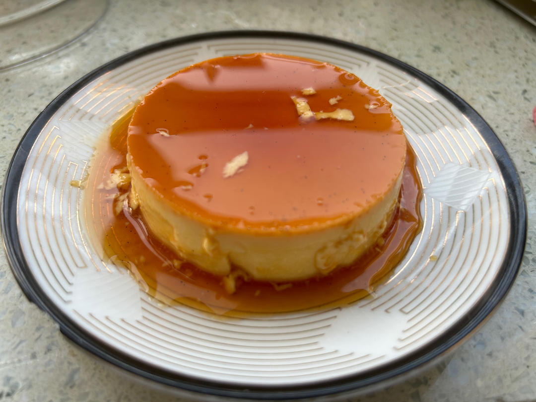 只需4种食材，就能做出好吃的焦糖布丁