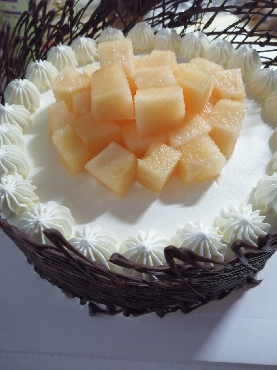 草莓蛋糕（巧克力围边）