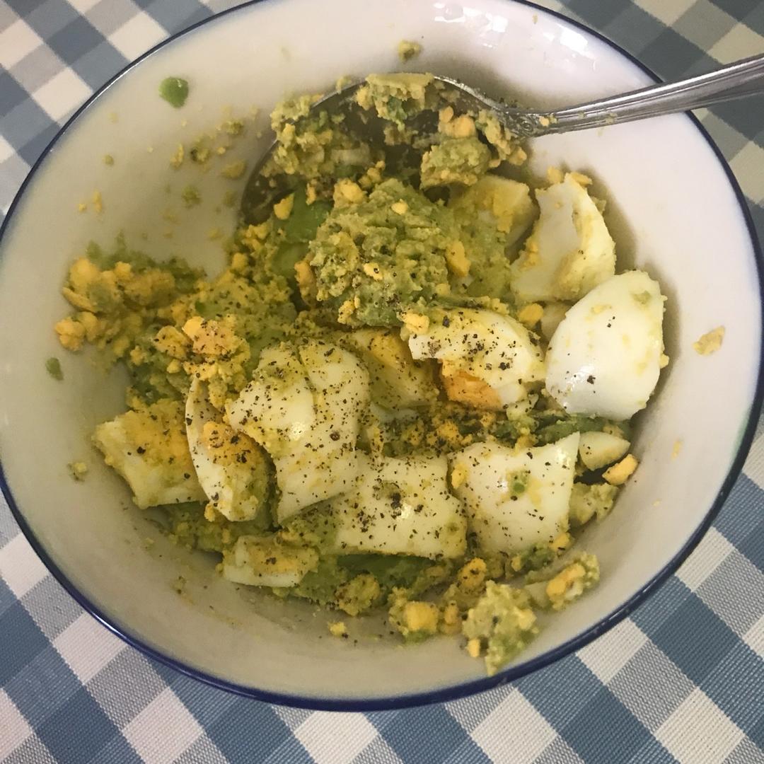 早餐之牛油果鸡蛋沙拉