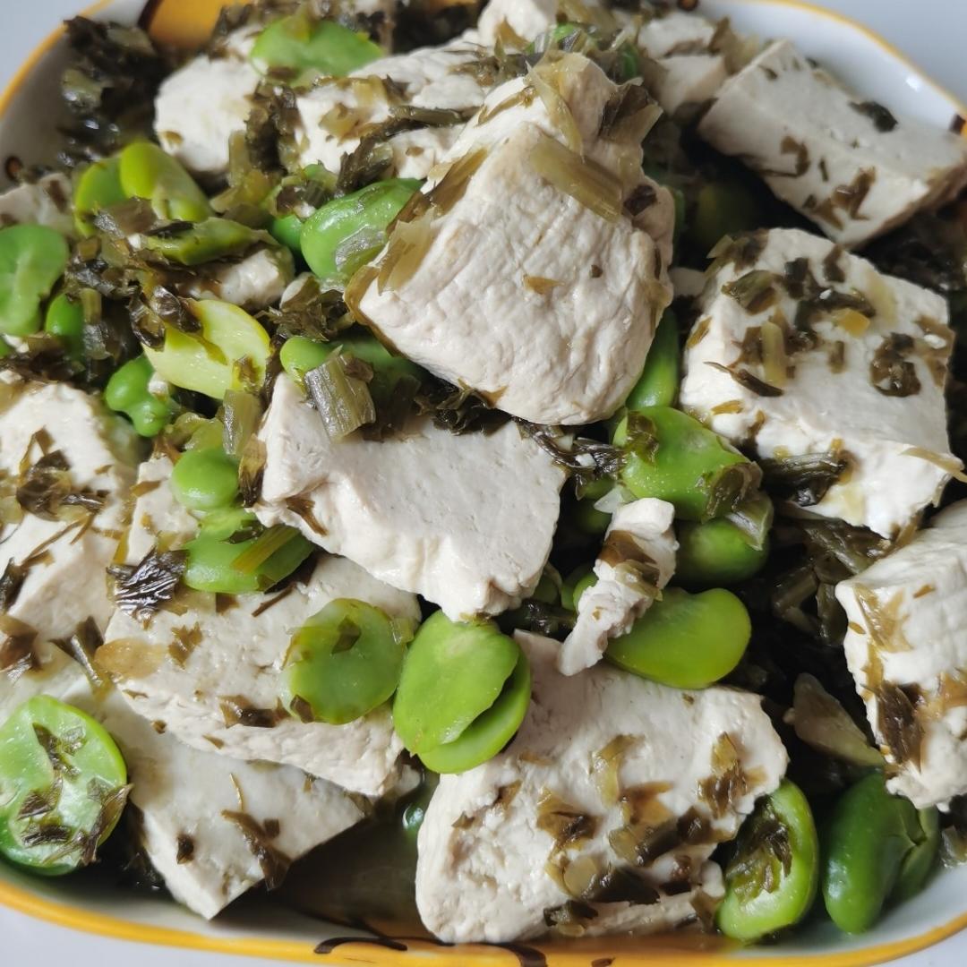 春季时令-超级鲜嫩的蚕豆雪菜烧豆腐