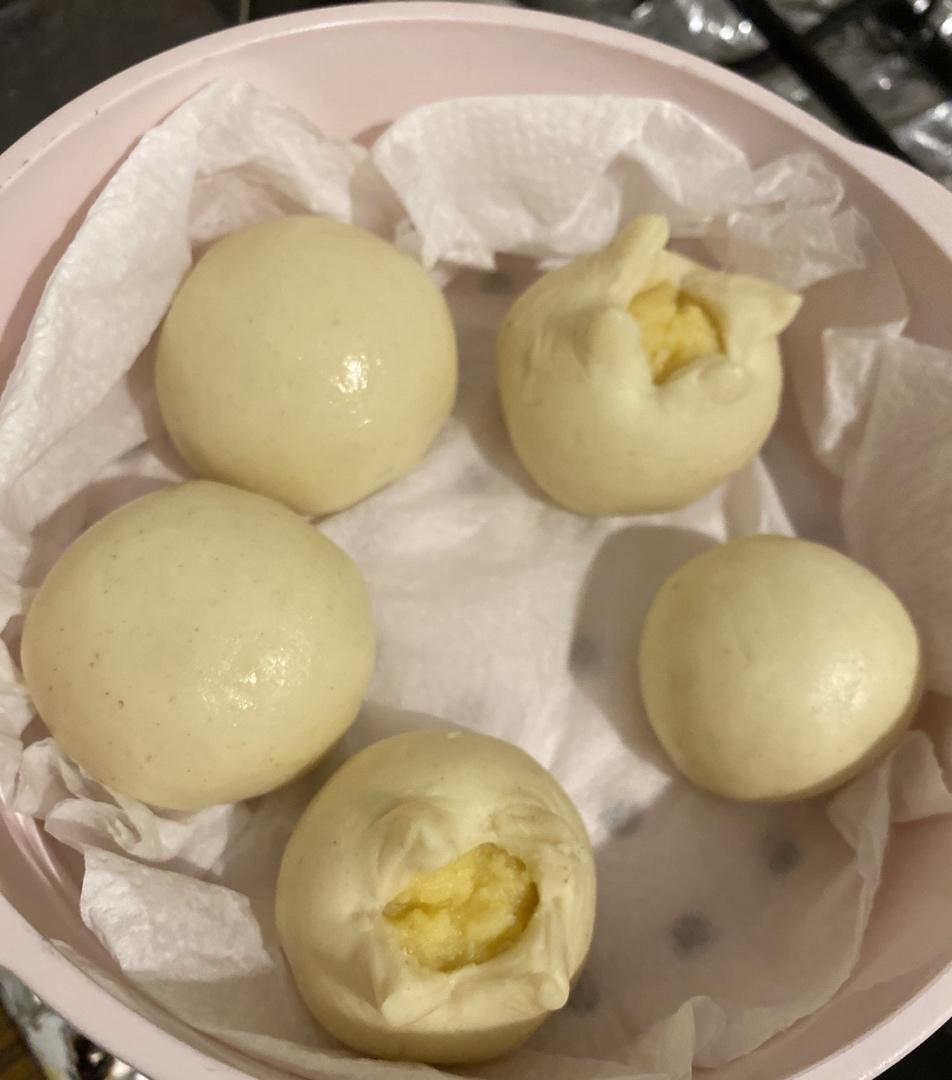 松软香甜的奶黄包，很快就可以搞定。