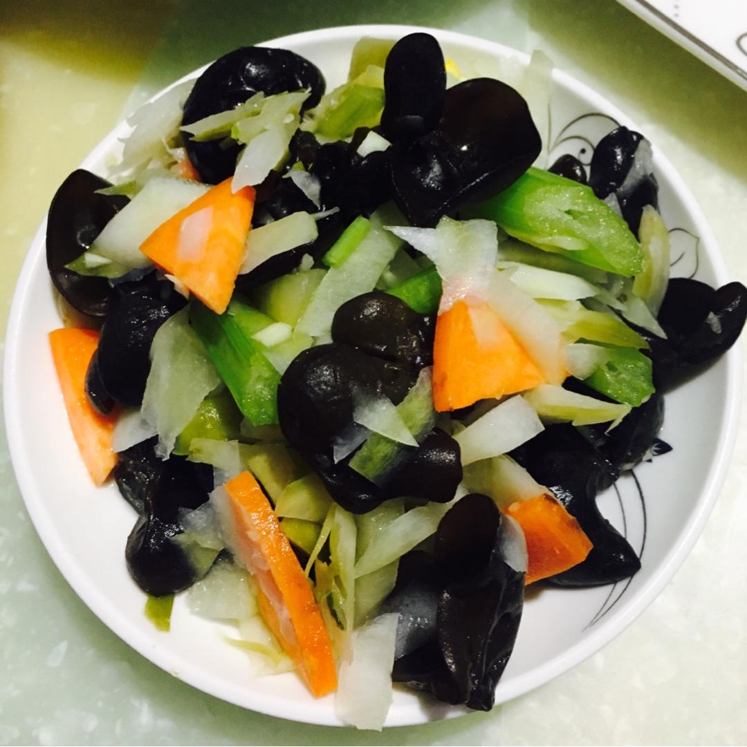 barjune做的黑木耳拌西芹