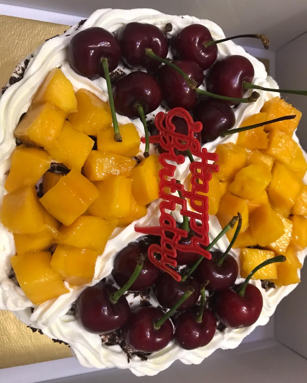 xing做的8寸水果生日蛋糕