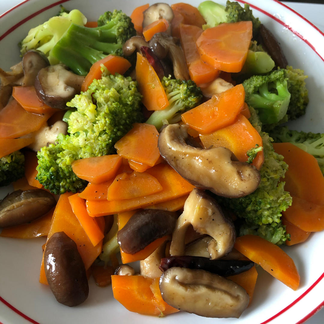 全素也可以超好味的炒杂蔬（西兰花香菇胡萝卜）