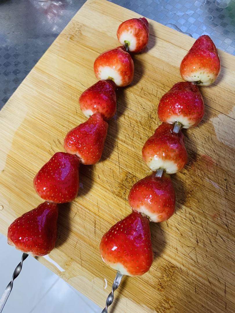 草莓冰糖葫芦儿