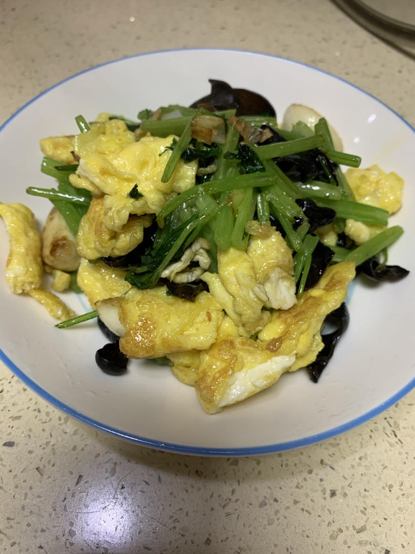 芹菜木耳炒鸡蛋