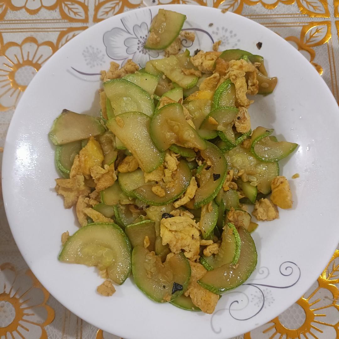 西葫芦炒鸡蛋(从不修图，拒绝夸张)