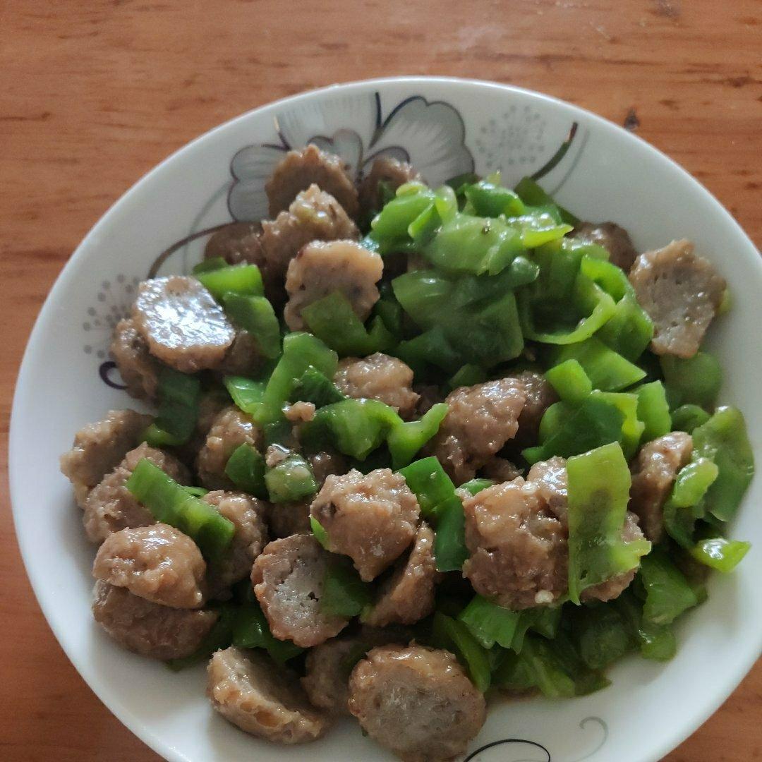 家常菜——青椒炒肉丸