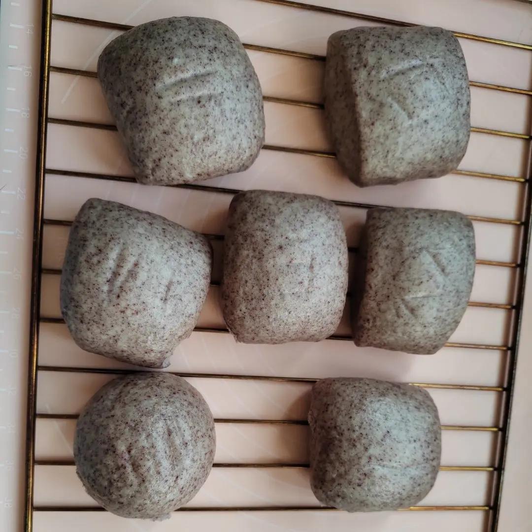 戗面黑米面馒头