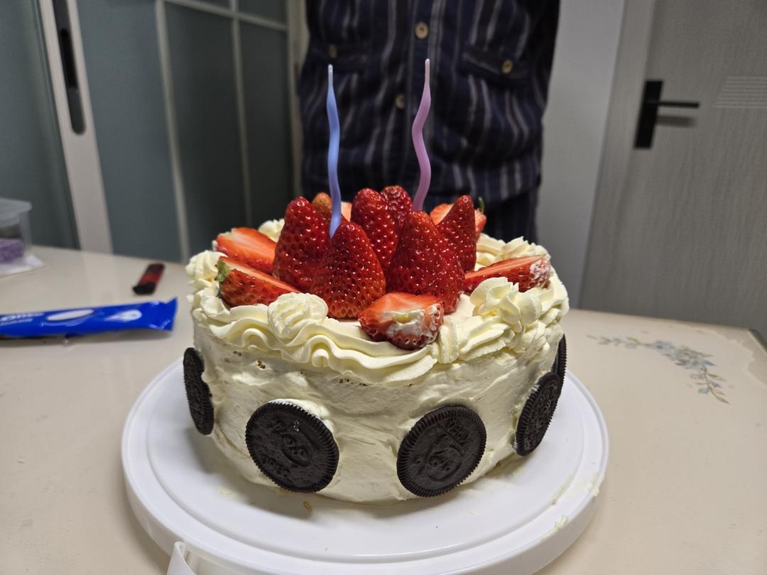 新手必成8寸生日蛋糕（详细多图干货经验分享，解决戚风蛋糕塌陷，奶油饰面涂不好，烤箱温度不好掌握等各种问题）