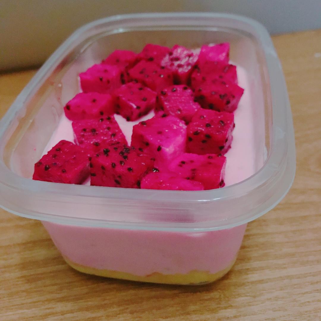 火龙果慕斯蛋糕