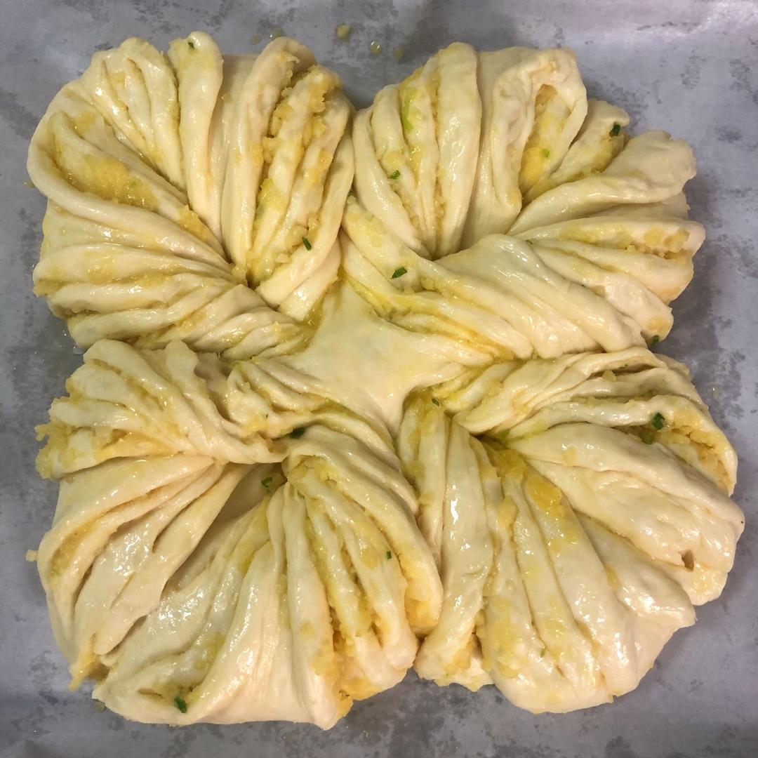 【小高姐】蒜香浓郁 造型优美 不用揉出手膜的面包