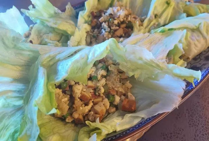 泰式秋葵肉碎生菜包