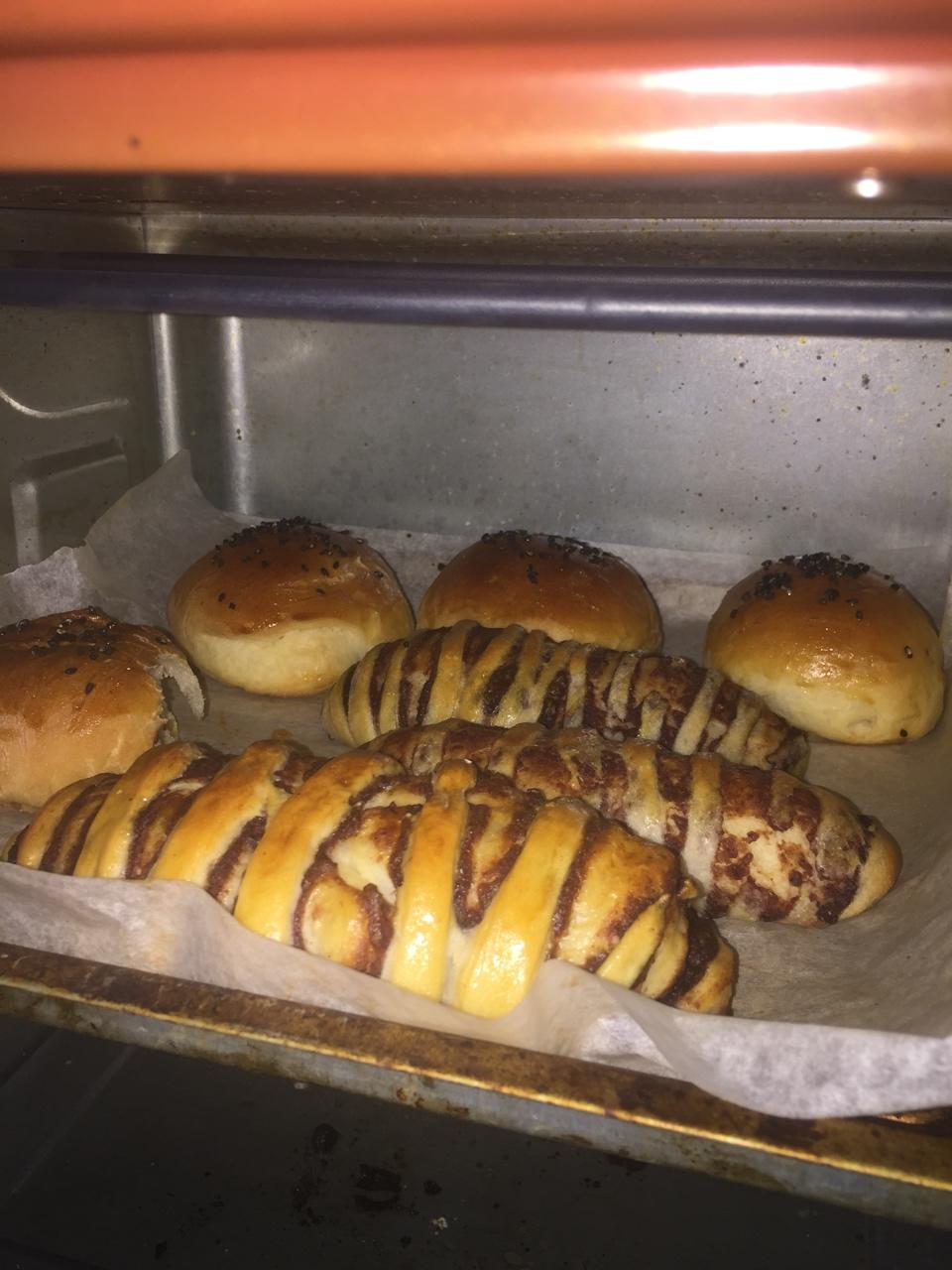 椰蓉蜜豆泡浆面包