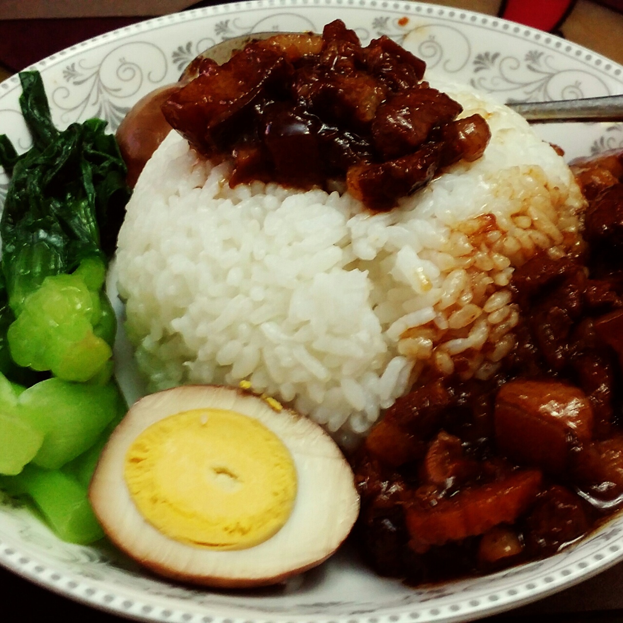 洋葱酥卤肉饭