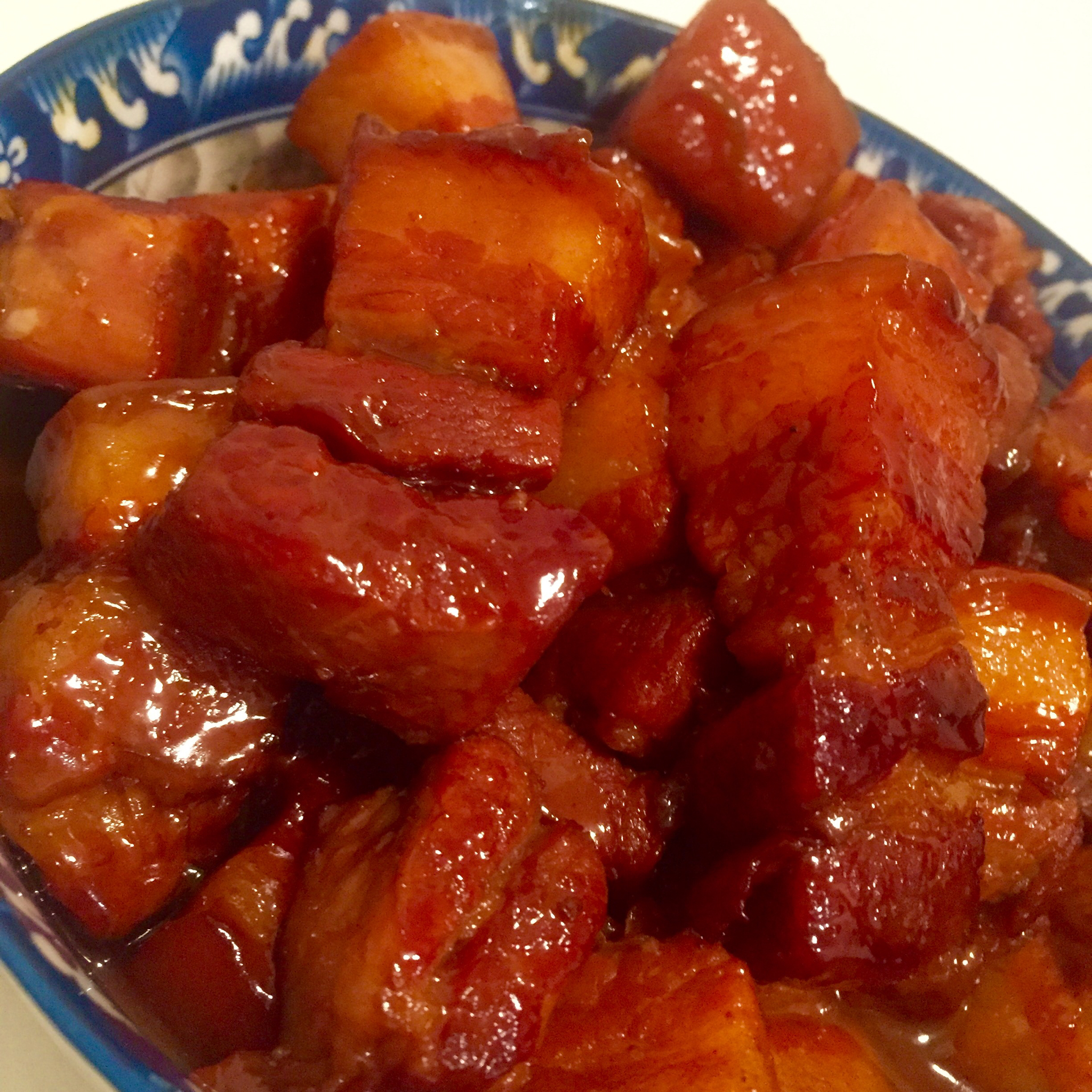 吃着碗里望着锅里的红烧肉