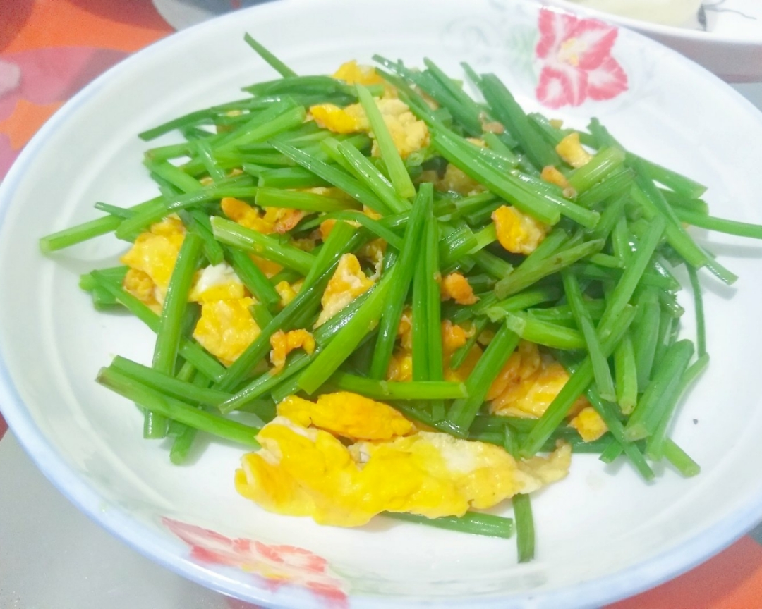 韭菜花炒鸡蛋的做法