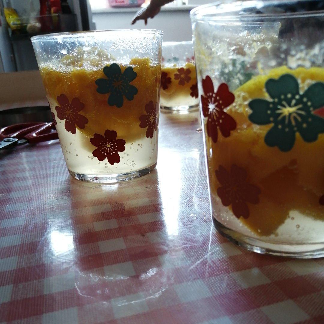 清新水果气泡水