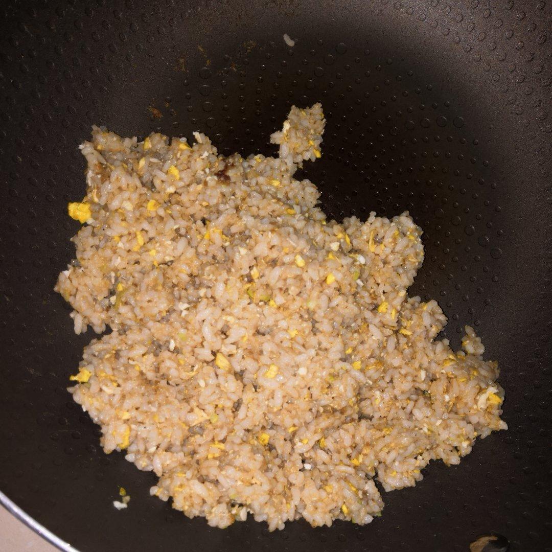 小时候的酱油炒饭