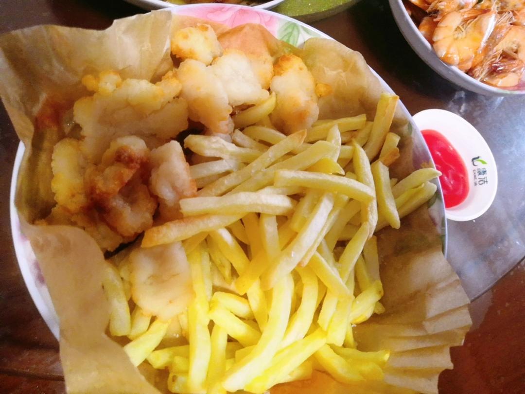 懒人快手版空气炸锅冻薯条肯德鸡的味道。