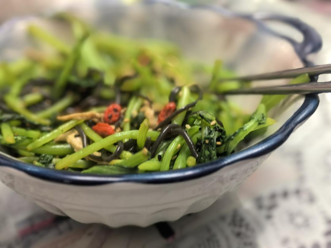 茼蒿拌鸡丝