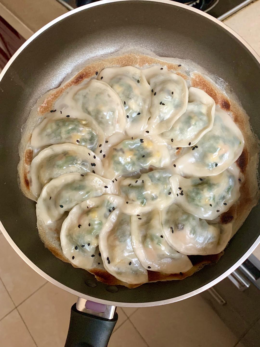 姥姥的韭菜鸡蛋虾仁饺的做法