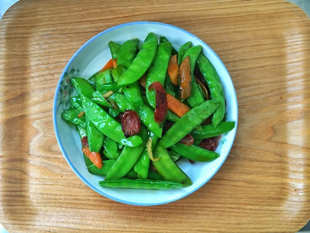 腊肠炒荷兰豆
