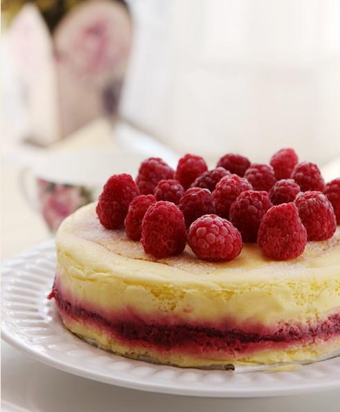 细腻醇香的极致享受——树莓夹心乳酪蛋糕的做法