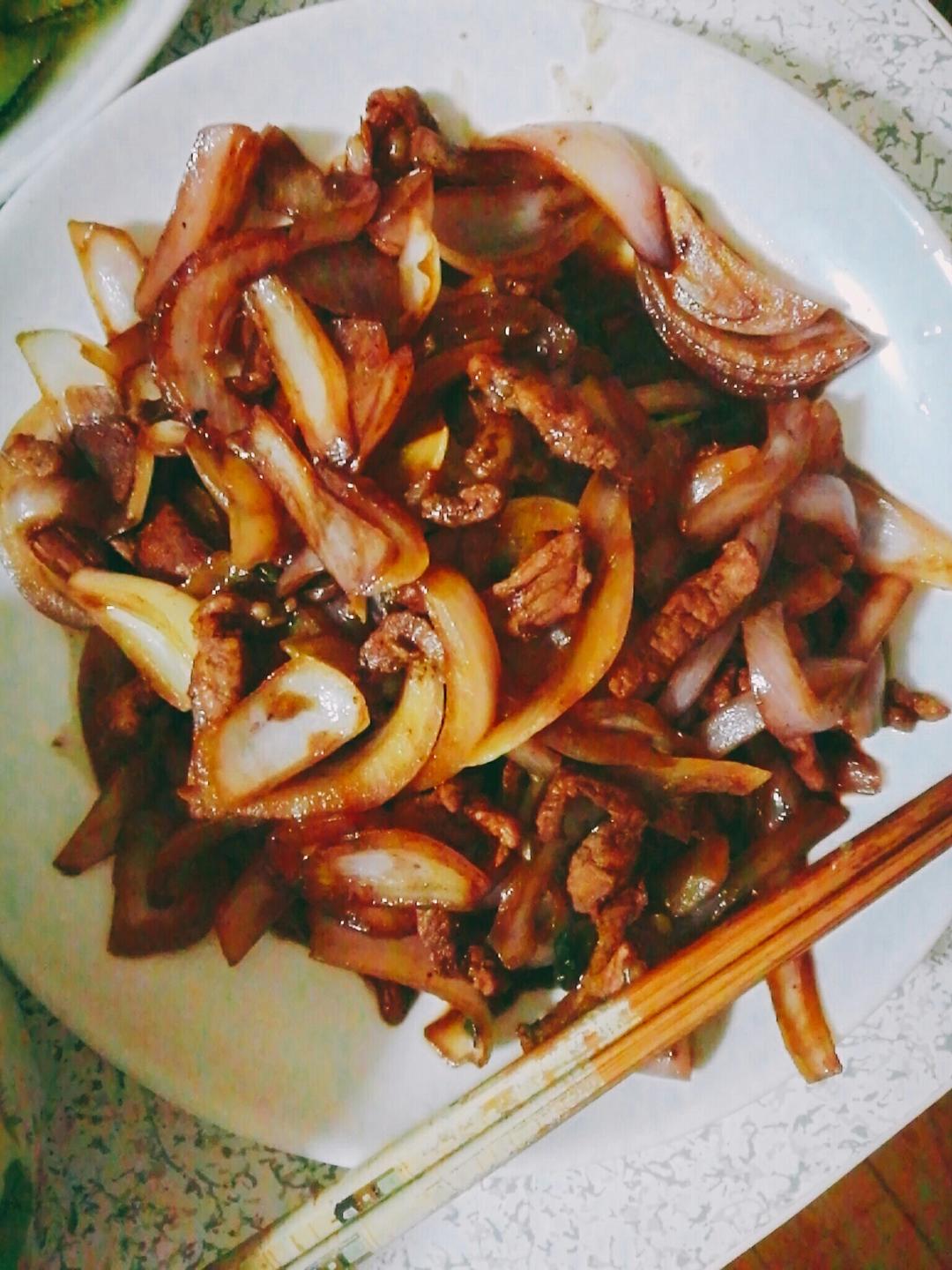 洋葱炒肉