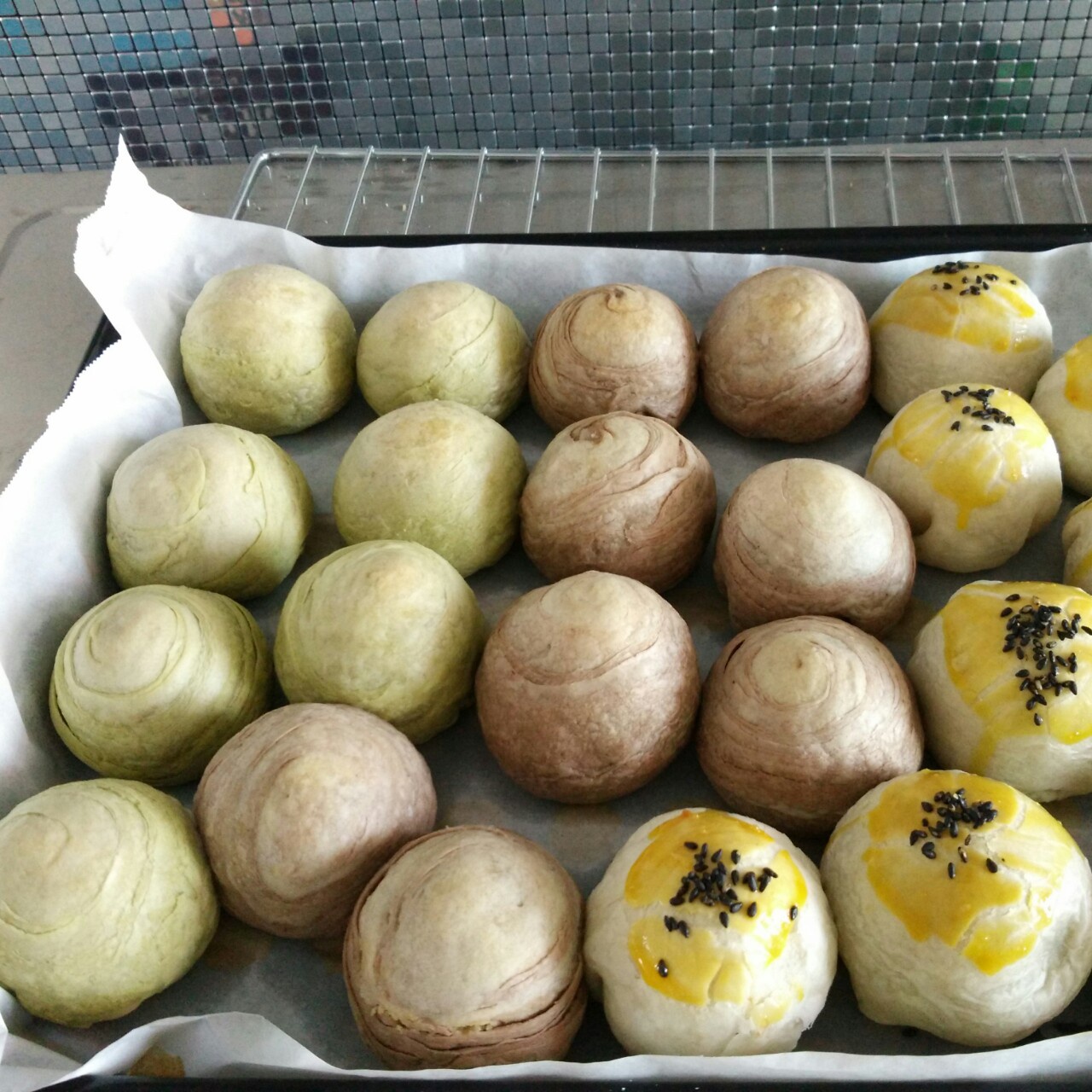 蛋黄酥~紫薯、抹茶、原味~花好月圆，中秋快乐~内附一次做六色蛋黄酥方法~