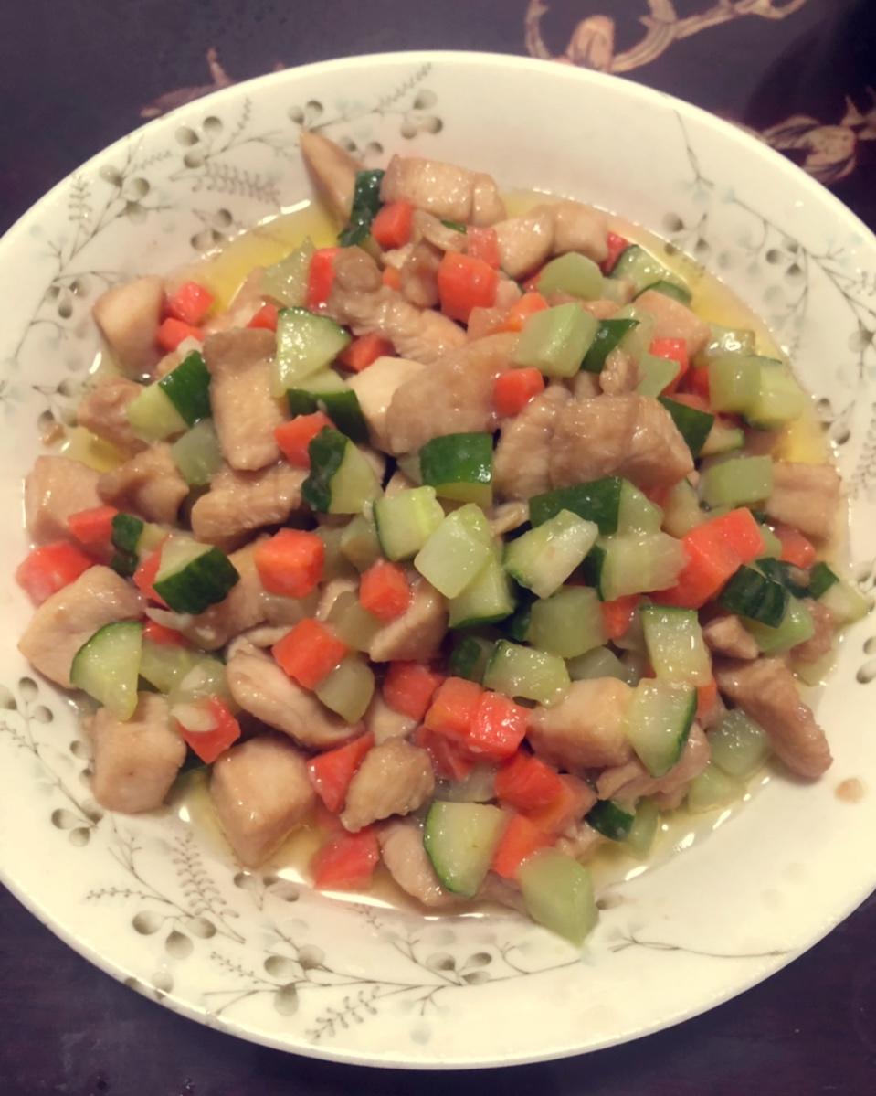 胡萝卜黄瓜鸡胸肉