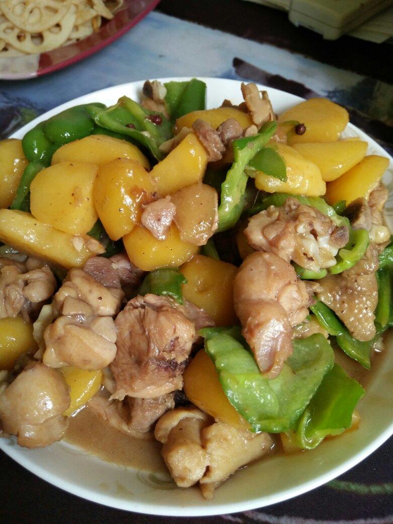 茶茶学做饭做的土豆炖鸡块