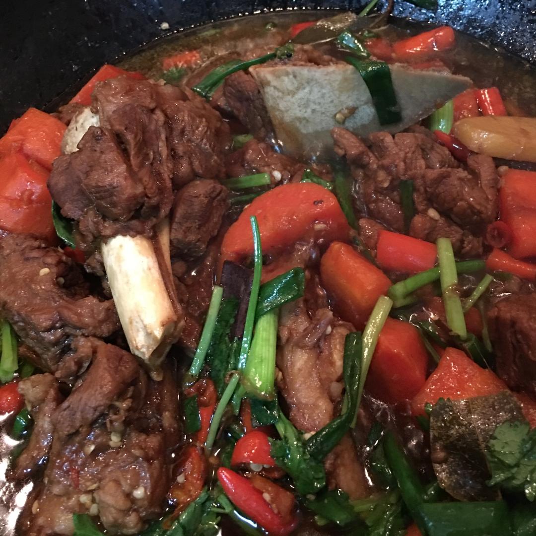 红焖羊肉炖胡萝卜