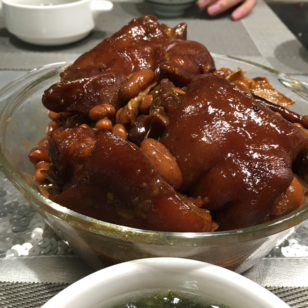 美味的家常菜：红烧猪蹄