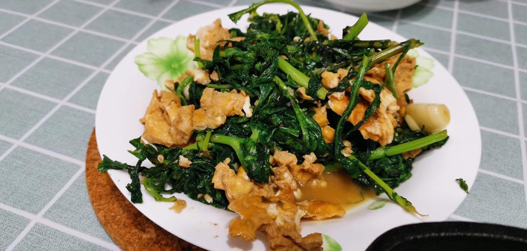 茼蒿炒鸡蛋