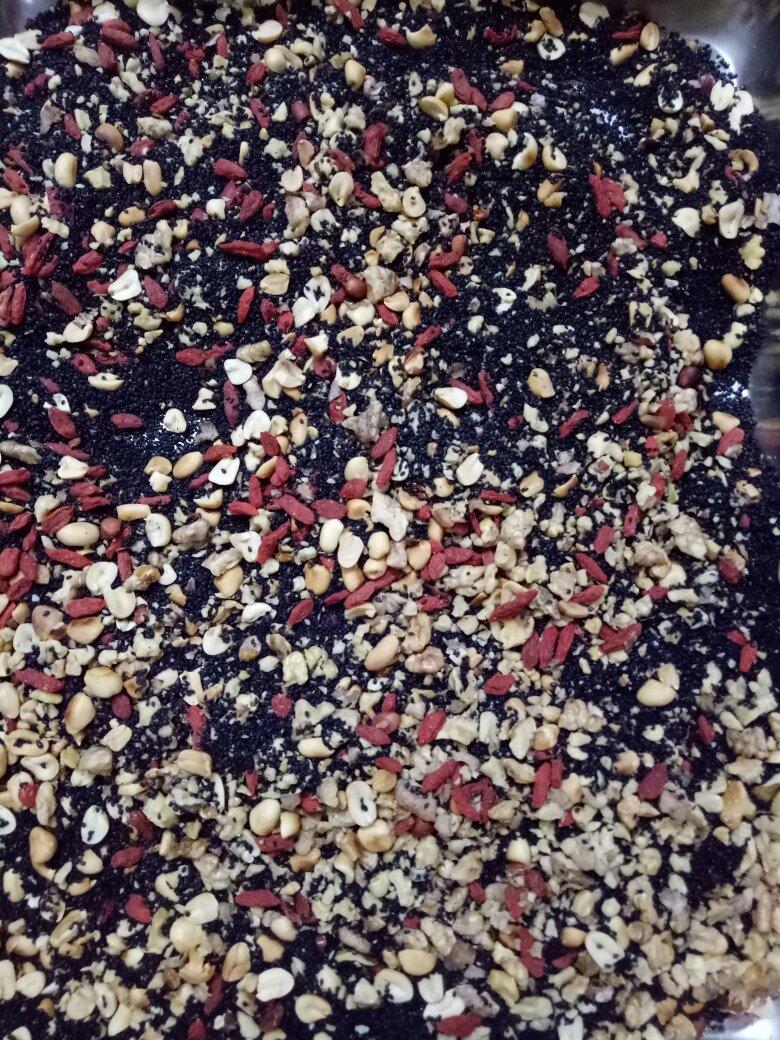 枸杞核桃花生黑芝麻片