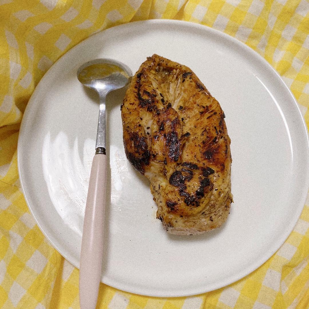 酷炫屌炸天好吃的煎鸡胸肉（香蒜蜂蜜煎鸡胸肉）