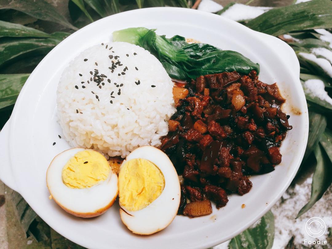 洋葱酥卤肉饭