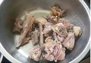 茶树菇煲水鸭汤的做法 步骤2