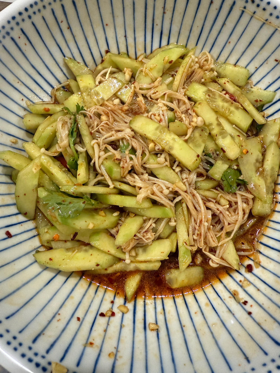 根本停不下来的凉拌金针菇